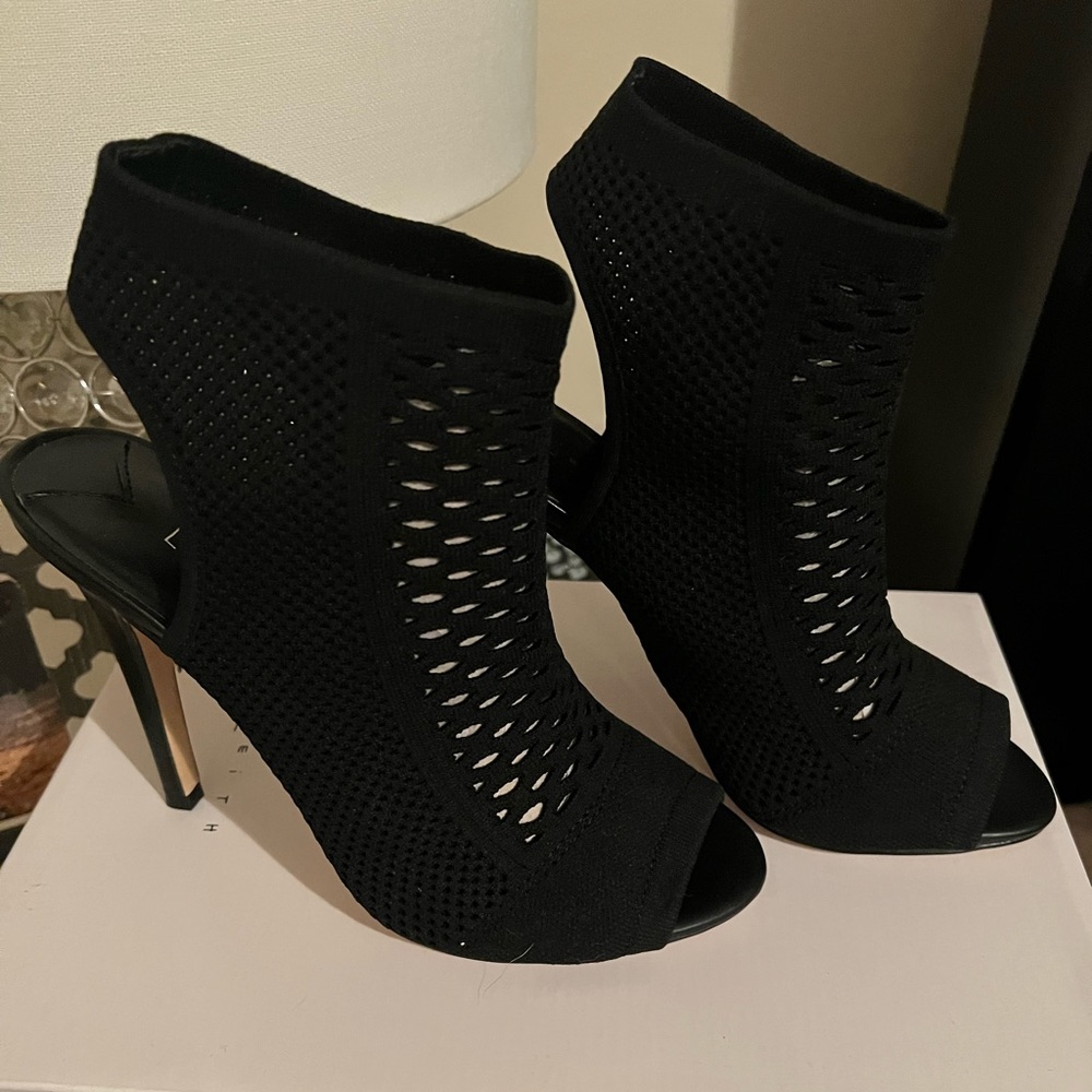 Size 6 Leith Black Cast Stretch Peep Toe Heels